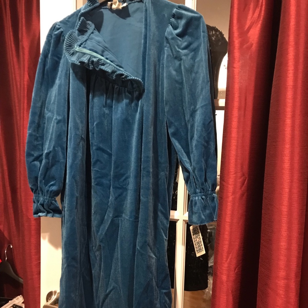 Gilligan O’Malley robe